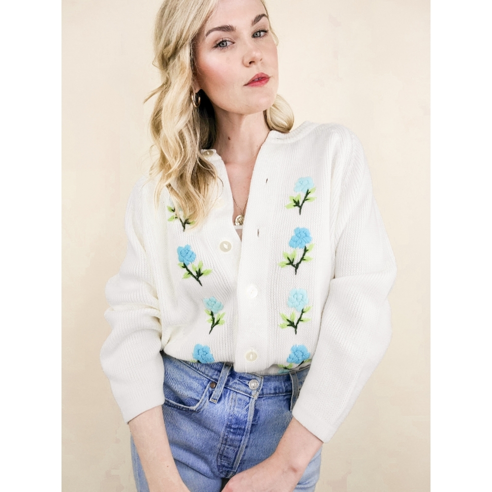 60s White Floral Embroidered Long Sleeve Cardigan